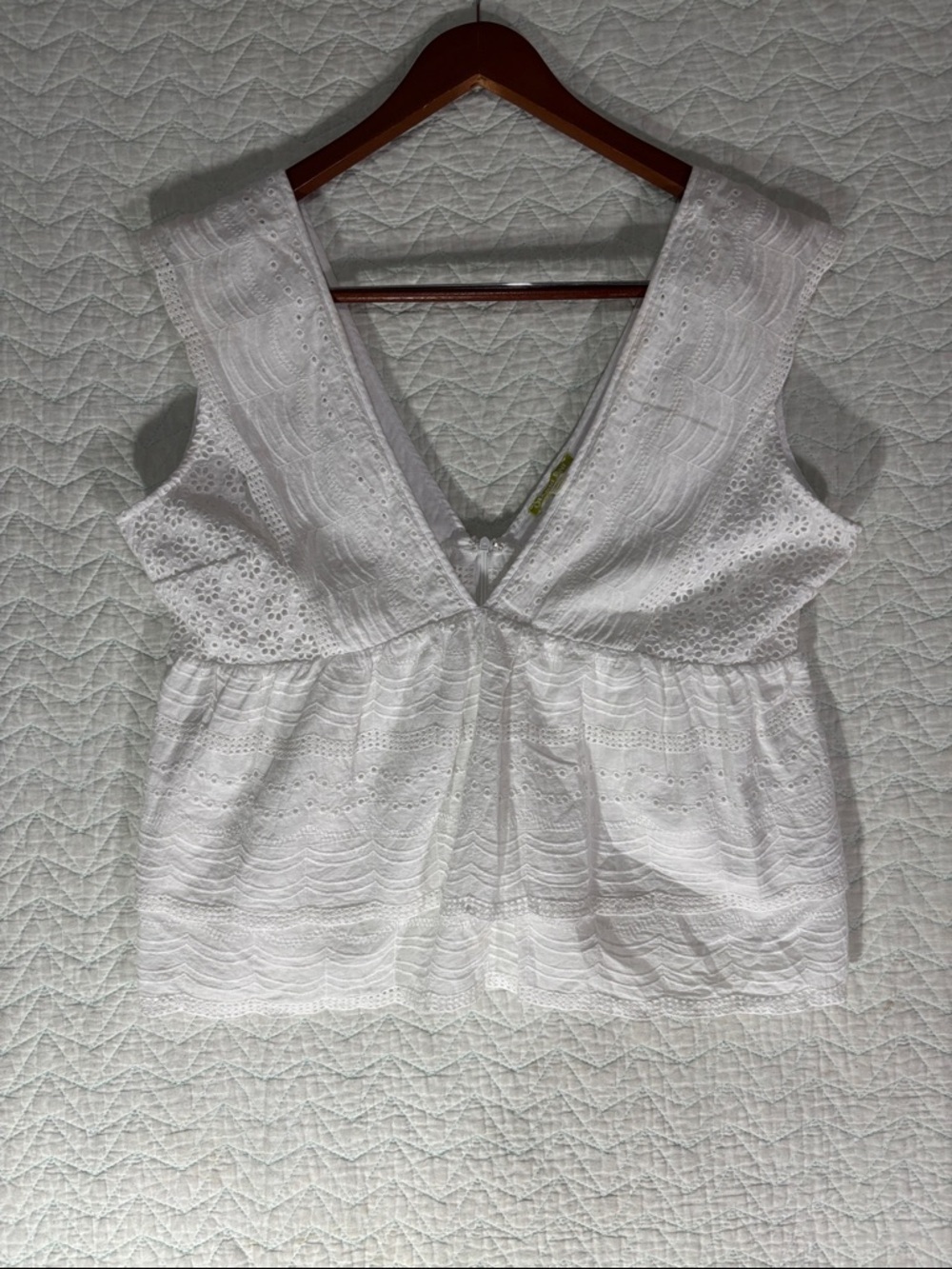 Gianni Bini White Eyelet V-Neck Tank Top